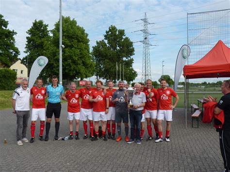 single ü40 aus hennef